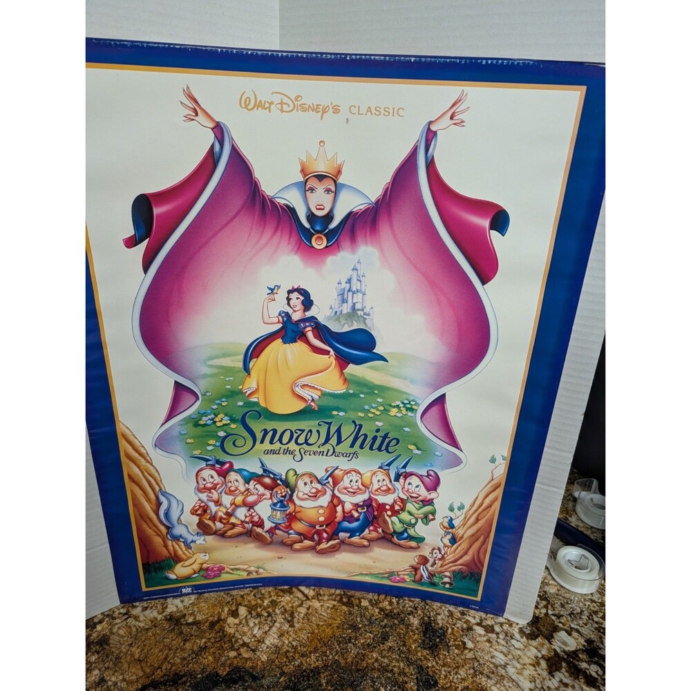 WALT DISNEY'S SNOW WHITE AND THE 7 DWARFS POSTER SMALL & Figs